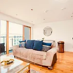 King Deluxe Large Balcony& Free Parking! Apartamento