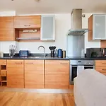 King Deluxe Large Balcony& Free Parking!