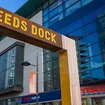 King Deluxe Large Balcony& Free Parking! * Leeds (West Yorkshire)