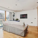 King Deluxe Large Balcony& Free Parking!