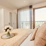 Apartamento King Deluxe Large Balcony& Free Parking!