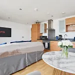 King Deluxe Large Balcony& Free Parking! *