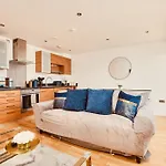 Apartamento King Deluxe Large Balcony& Free Parking!