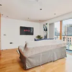 King Deluxe Large Balcony& Free Parking! * Leeds (West Yorkshire)