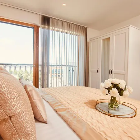 King Deluxe Large Balcony& Free Parking! Apartamento *