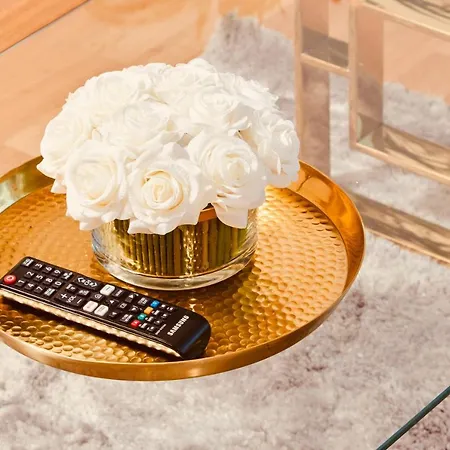 King Deluxe Large Balcony& Free Parking! * Leeds (West Yorkshire)