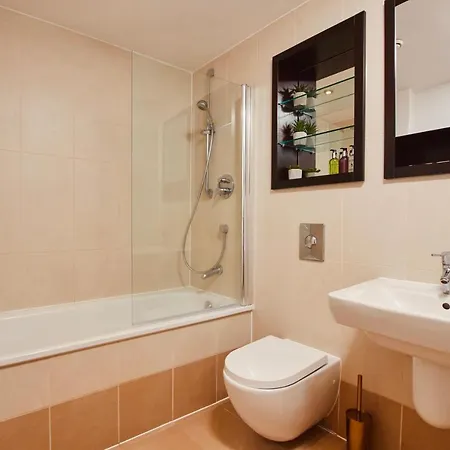 King Deluxe Large Balcony& Free Parking! Apartamento