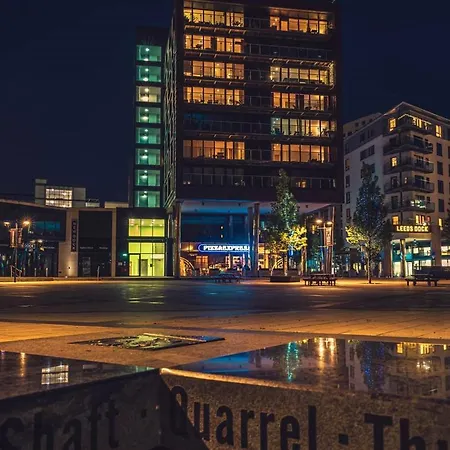 Apartment King Deluxe Large Balcony& Free Parking! *