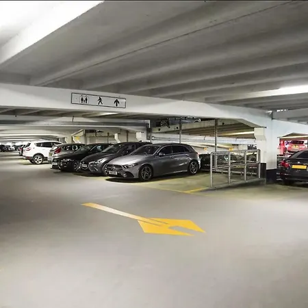 King Deluxe Large Balcony& Free Parking! Apartment Leeds (West Yorkshire)