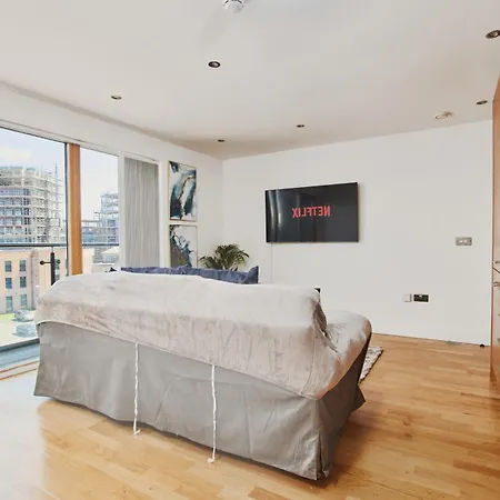 King Deluxe Large Balcony& Free Parking!