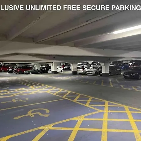 King Deluxe Large Balcony& Free Parking! Apartamento