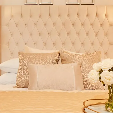 King Deluxe Large Balcony& Free Parking!