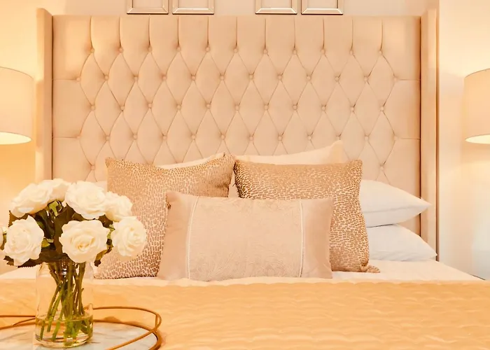 Апартаменти King Deluxe Large Balcony& Free Parking! Лідс