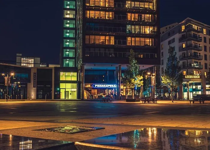 Апартаменти King Deluxe Large Balcony& Free Parking! *