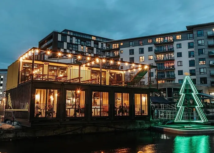 Апартаменти King Deluxe Large Balcony& Free Parking! *