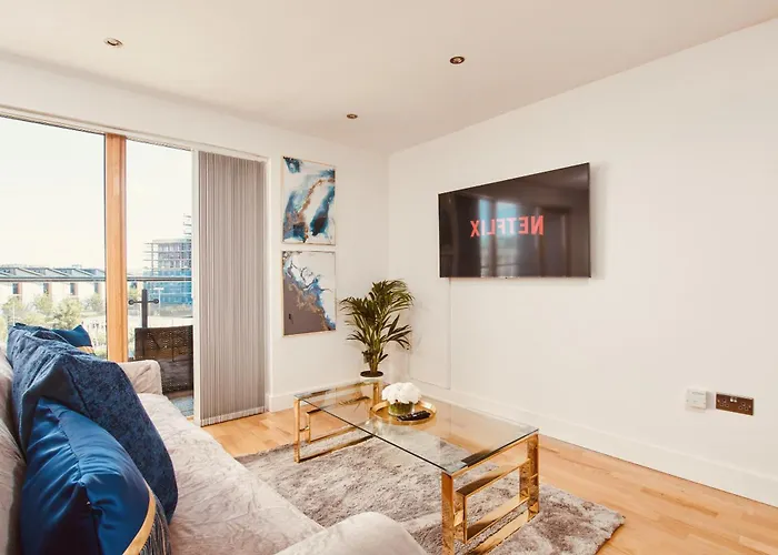 Апартаменти King Deluxe Large Balcony& Free Parking! Лідс