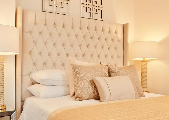 King Deluxe Large Balcony& Free Parking! *