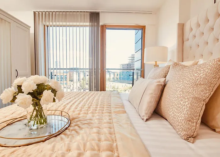 King Deluxe Large Balcony& Free Parking!