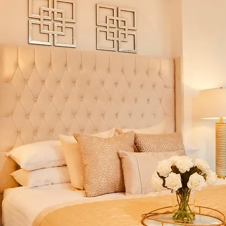 King Deluxe Large Balcony& Free Parking! Διαμέρισμα Λιντς