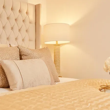 King Deluxe Large Balcony& Free Parking! Leeds (West Yorkshire)