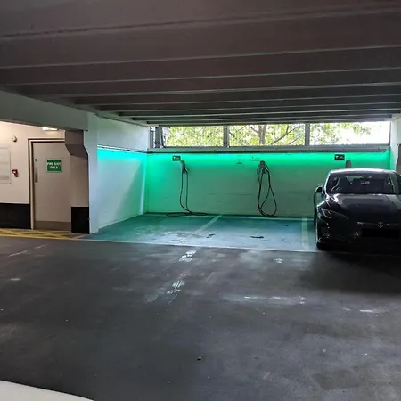 King Deluxe Large Balcony& Free Parking! Apartament *