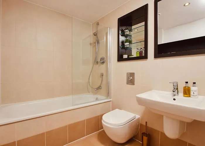 King Deluxe Large Balcony& Free Parking! Apartment