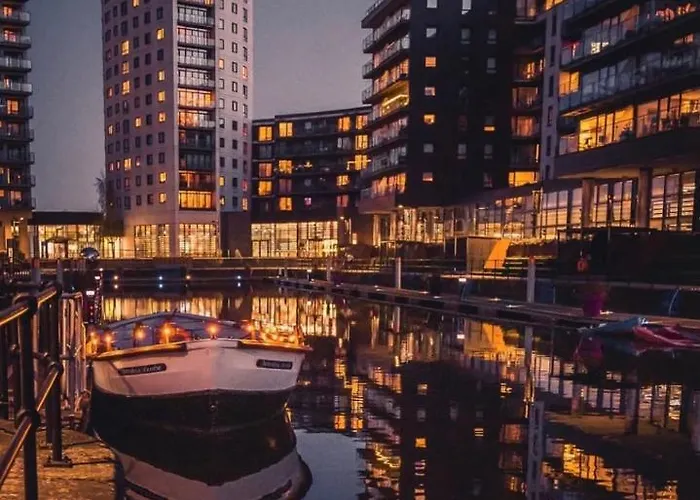 Apartment King Deluxe Large Balcony& Free Parking!