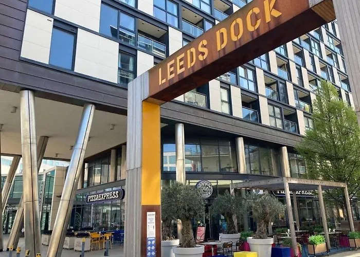 King Deluxe Large Balcony& Free Parking! Apartment