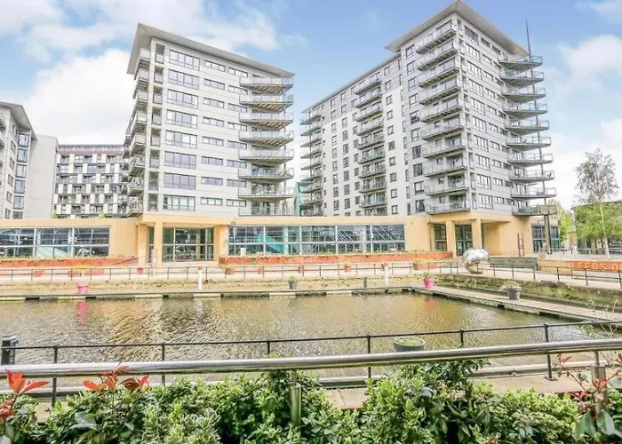 King Deluxe Large Balcony& Free Parking! Apartment *