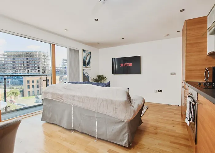 King Deluxe Large Balcony& Free Parking!