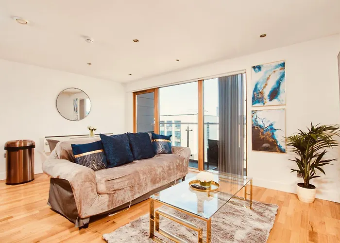 King Deluxe Large Balcony& Free Parking! * Leeds (West Yorkshire)