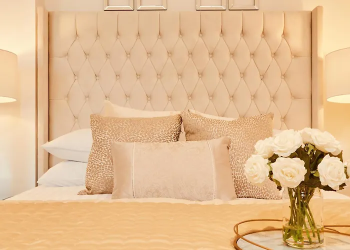 King Deluxe Large Balcony& Free Parking!