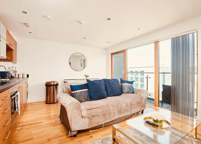 King Deluxe Large Balcony& Free Parking! Apartment