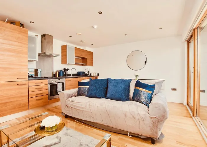 Apartment King Deluxe Large Balcony& Free Parking!