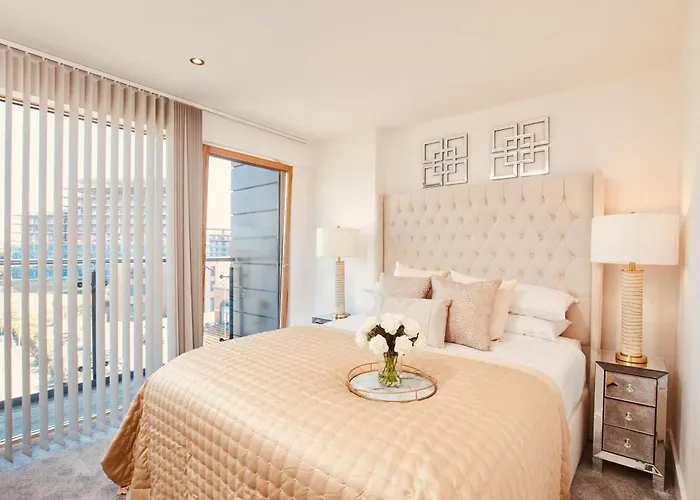 King Deluxe Large Balcony& Free Parking! Apartment Leeds (West Yorkshire)